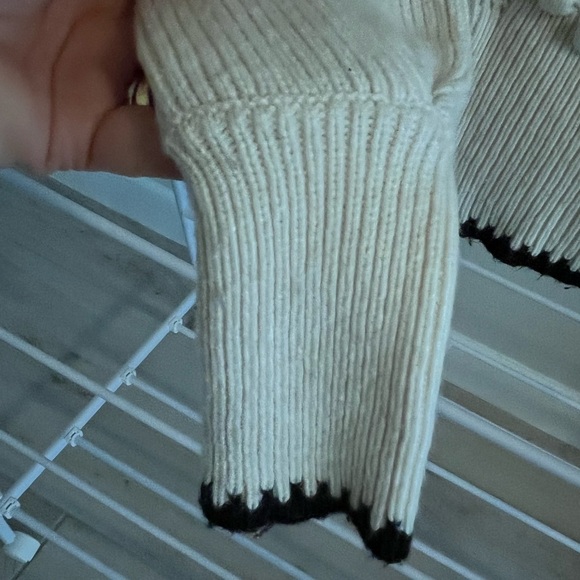 BCBG Maxzariga Fun cozy cropped sweater Cream with black trim - Picture 8 of 13